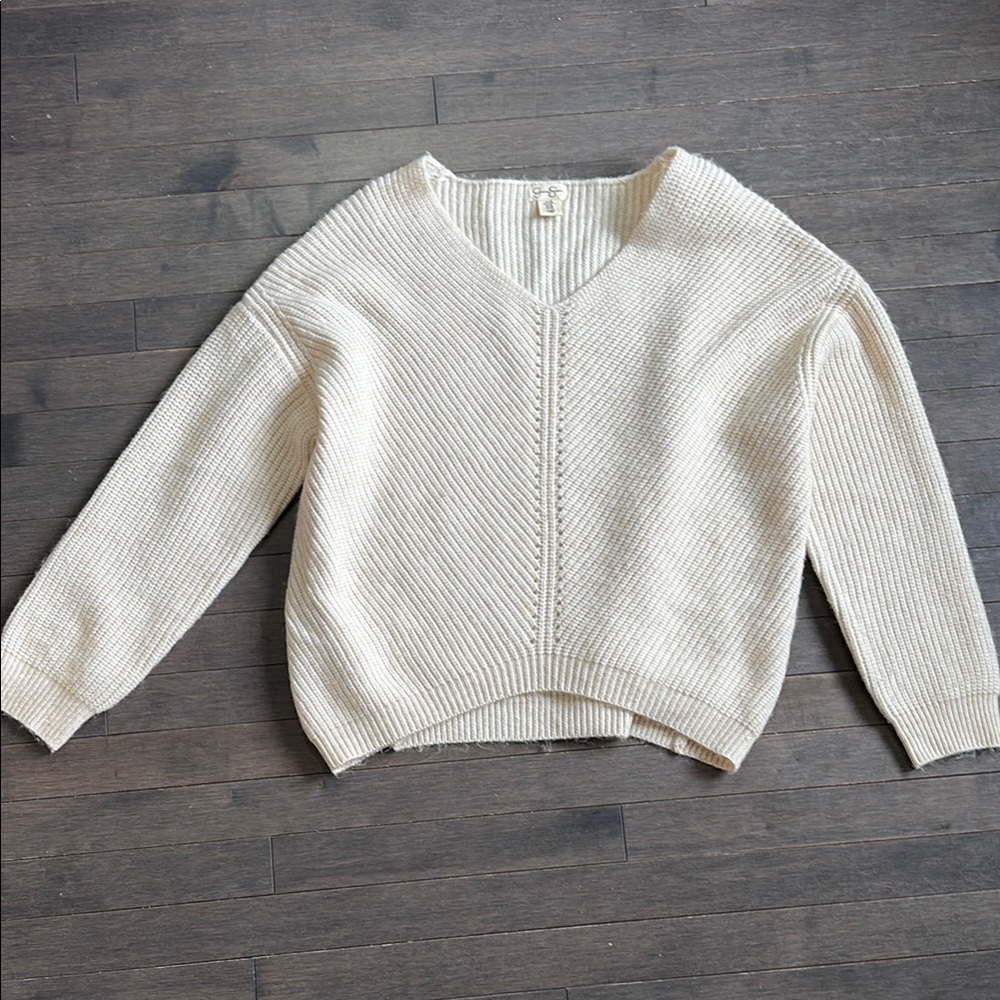 Jessica Simpson Cream Women’s XL Super Soft V Neck Sweater